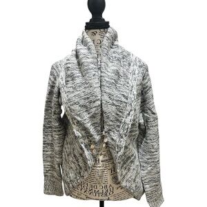 NWT -Simonetta Cardigan Size Large with pin to hold together at waist